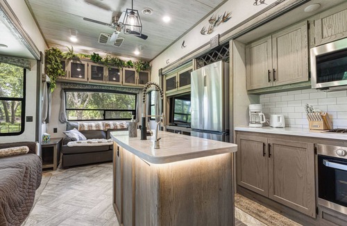 Pierson Maison | Peaceful caravan with AC in charming Pierson