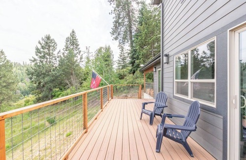Worley Maison | Peaceful Cd'A Lakeview house with kayaks, paddleboard, golf cart sleeps 6