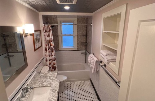 Everett Maison | PEACEFUL CHARM - Humble Luxury minutes from Boston, Beach & Casino