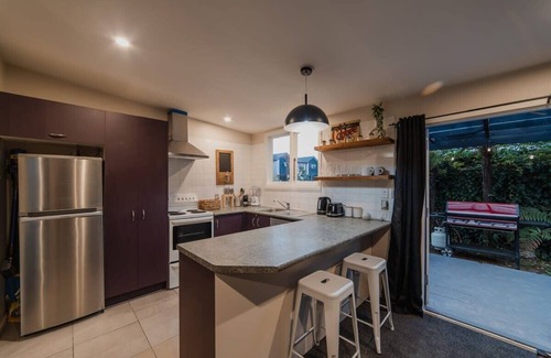 Christchurch Cottage | 🏡 Peaceful City Cottage + Hot Tub 🛁