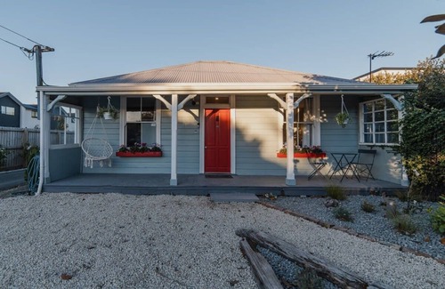 Christchurch Cottage | 🏡 Peaceful City Cottage + Hot Tub 🛁