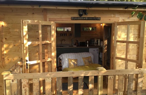 Surlingham Cabine | Peaceful, cosy log cabin, Norfolk Broads village