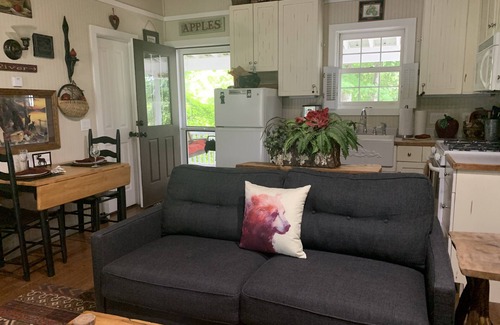 Altamont Cottage | Peaceful Cottage se trouve juste sur la rivière Linville