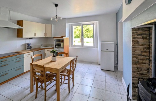 La Vernotte Cottage | Gîte paisible avec terrasse et jardin à La Vernotte