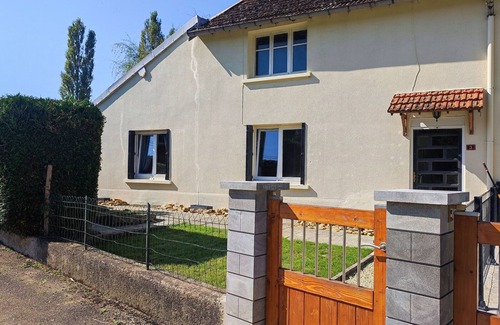 La Vernotte Cottage | Gîte paisible avec terrasse et jardin à La Vernotte