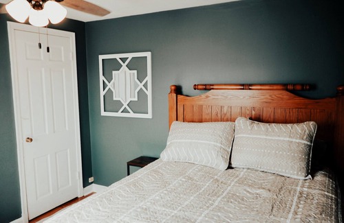New Century Autre | Peaceful Country Retreat - 3-bedroom farmhouse on 4.5 acres with large Barn!