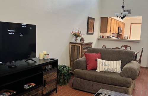 Northeast Heights Maison | Private Courtyard Home - Near Sandia Mountain Hiking Trails