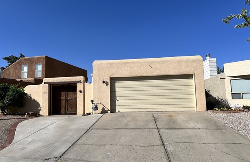 Northeast Heights Maison | Private Courtyard Home - Near Sandia Mountain Hiking Trails