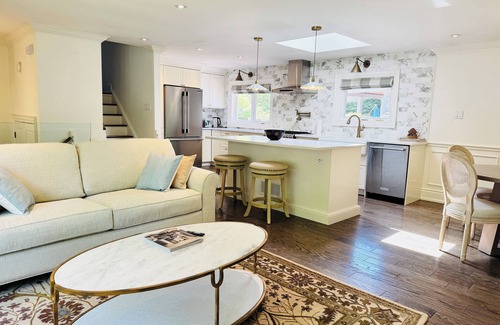 Oakville Maison | Peaceful & cozy 4B home in SE Oakville