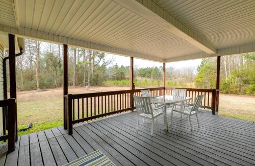 Council Maison | Peaceful Delco Family Home with Private Deck!