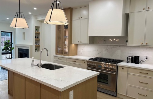 Oakville Maison | Peaceful Downtown Oakville Charming 4 bedroom house with WiFi & AC steps to lake