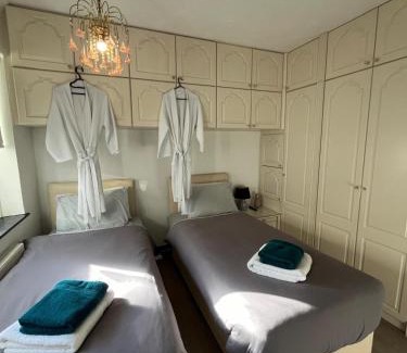 Westcliff-on-Sea Appartement | PEACEFUL entire property with luxury jacuzzi pool