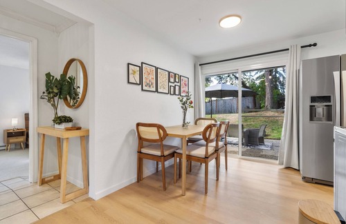 Mountlake Terrace Maison | Peaceful Family Retreat Home w Firepit & Grill