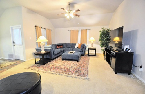 Houston Maison | Peaceful Family Friendly 4 Bd in North Houston