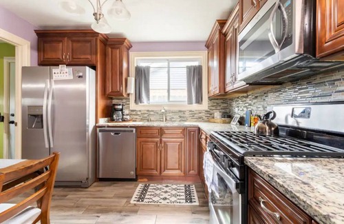 Ashburn Maison | Peaceful Family Home near Downtown, MDW, Free Park