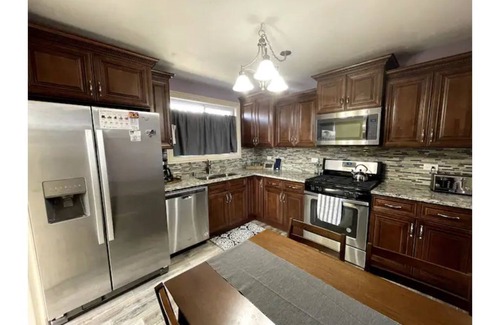 Ashburn Maison | Peaceful Family Home near Downtown, MDW, Free Park