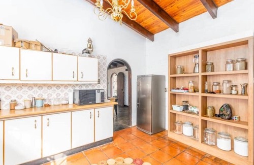 Pretoria Autre | Peaceful Farmhouse Hacienda courtyard, full kitchen, peaceful, nature's haven.