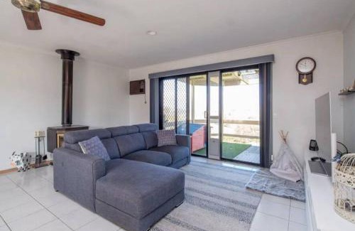 Melbourne Maison | Peaceful FarmHouse stay next to Bacchus Marsh Town