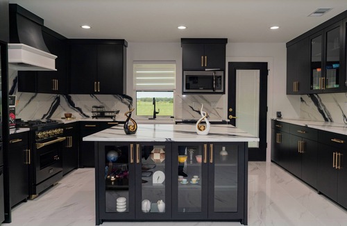 Westminster Autre | Peaceful Farmhouse Retreat in Van Alstyne
