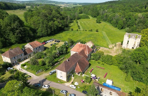Montigny-les-Cherlieu Cottage | Peaceful Cottage near Forests
