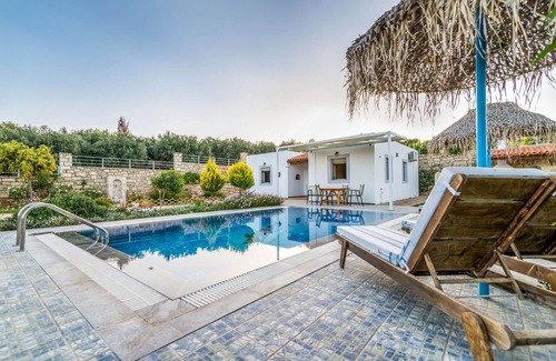 Sivas Villa | Villa calme et entièrement équipée Erato, Pitsidia - jardin, piscine, barbecue, Wifi