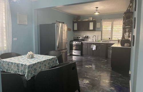 Calvache Maison | Peaceful, fully renovated home that is solar powered!