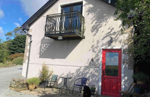 Wingfield Appartement | Peaceful Garden Studio near Gorey Sleeps 4 Parking