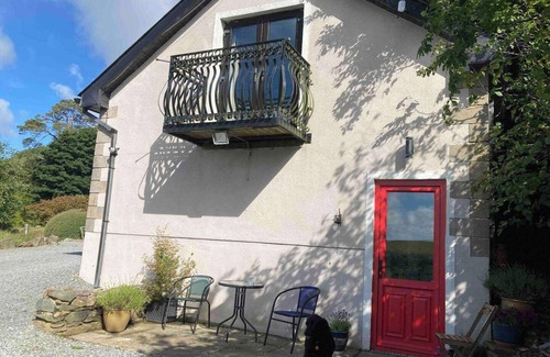 Wingfield Appartement | Peaceful Garden Studio near Gorey Sleeps 4 Parking