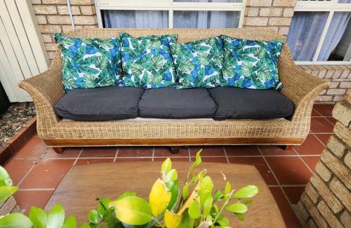 Greenslopes Maison | Peaceful Getaway - Stylish, Newly Updated House
