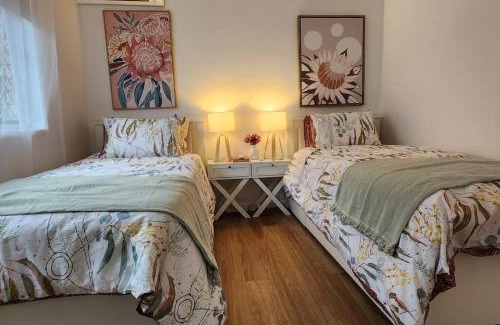 Greenslopes Maison | Peaceful Getaway - Stylish, Newly Updated House