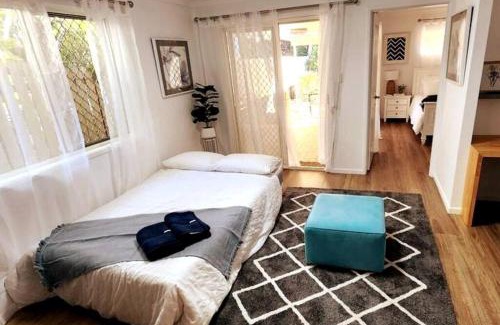 Greenslopes Maison | Peaceful Getaway - Stylish, Newly Updated House
