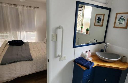 Greenslopes Maison | Peaceful Getaway - Stylish, Newly Updated House