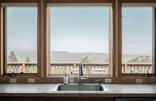 Evergreen Maison | Peaceful Getaway with Hot Tub - Views - Evergreen