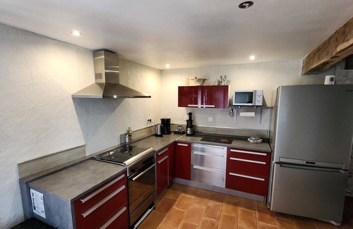 Canens Maison | Peaceful gîte in the heart of nature with large swimming pool and view of the Pyrenees.