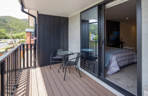 Lower Hutt Maison | Peaceful Hideaway: Studio in Macky