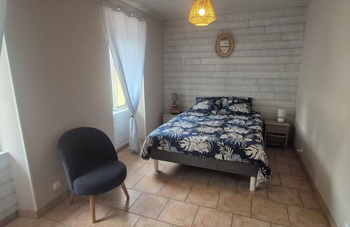 Saint-Laurent-de-Medoc Maison | Peaceful house between Médoc vineyards and Hourtin lake. Pool area.