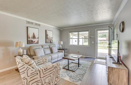 Niles Maison | Peaceful Home Near Youngstown Fenced Backyard!