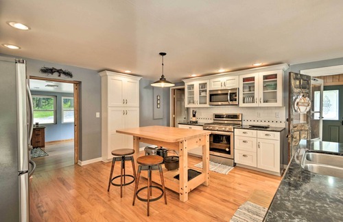 Glenfield Maison | Peaceful Home w/ 11 Acres, Creek & Fire Pit!