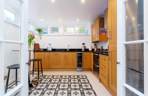 Wimbledon Appartement | Peaceful in Wimbledon, by Veeve