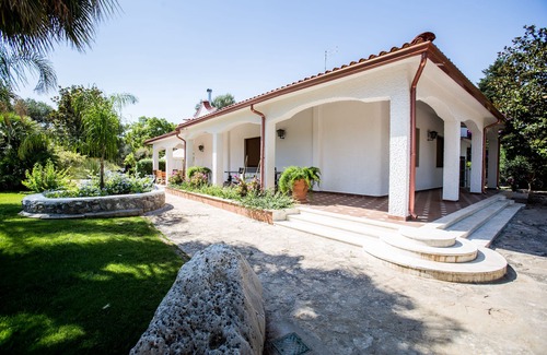 San Vito dei Normanni Appartement | Paisible séjour rural dans un bel appartement dans un domaine avec piscine d'eau salée