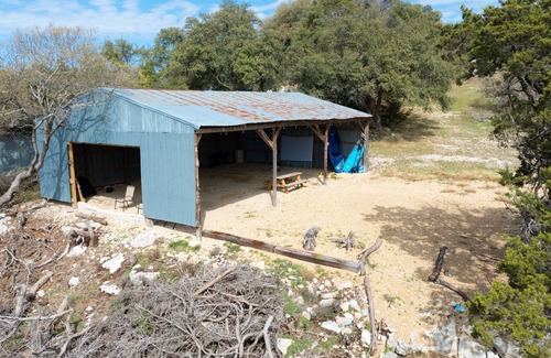 Leon Junction Maison | Peaceful Lake Front Home Sleeps 12