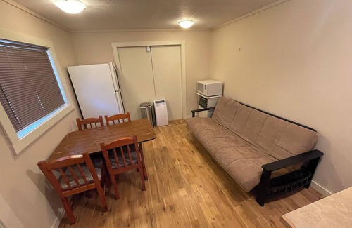 70 Mile House Cabine | Peaceful Lakefront Cabin on Green Lake w/ Bunkhouse