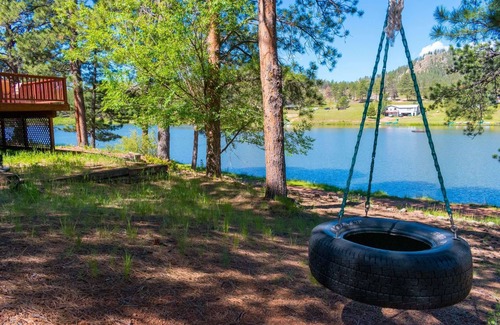 Westcreek Maison | Lakefront Mountain House avec un bel intérieur, Wifi, grande terrasse, pour toute la famille, animaux acceptés