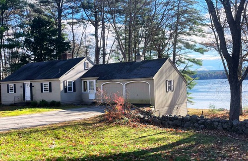 Mirror Lake Maison | Peaceful Lakefront 2-bedroom Home For Beautiful and Relaxing Getaway