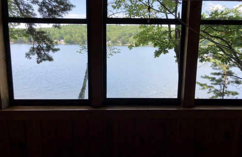 Gray Cabine | Peaceful Lakefront Cabin on Crystal Lake