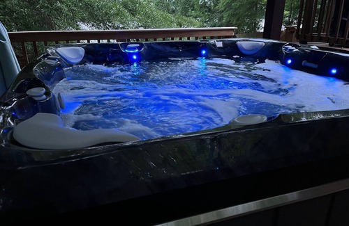 Wise Maison | Peaceful Lakefront Home w/ Hot tub, Dock, Firepit, Kayak, Cornhole, Ramp nearby