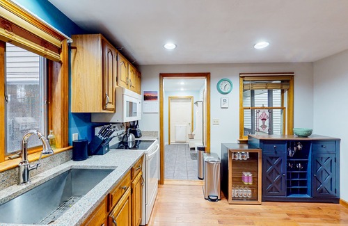 Lake Arrowhead Maison | Peaceful lakefront retreat with private hot tub, game room, & deck - near skiing