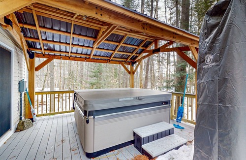 Lake Arrowhead Maison | Peaceful lakefront retreat with private hot tub, game room, & deck - near skiing