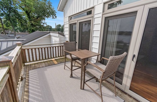 Bristol Maison | Peaceful Lakehouse Crystal Clear Water Views Family Fun