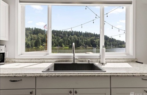Eatonville Maison | Peaceful Lakehouse on Ohop